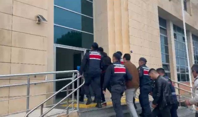 Çeşme'de jandarmadan operasyon: 5 göçmen kaçakçısı yakalandı
