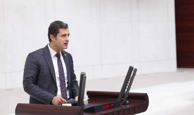 CHP’li Deniz Yücel'den Emine öğretmene destek