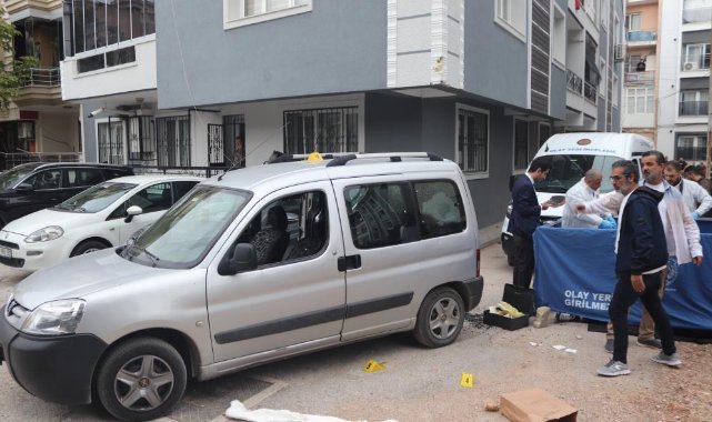 Çıkmaz sokakta sıkıştırdıkları araca kurşun yağdırdılar: 1 ölü, 2 yaralı