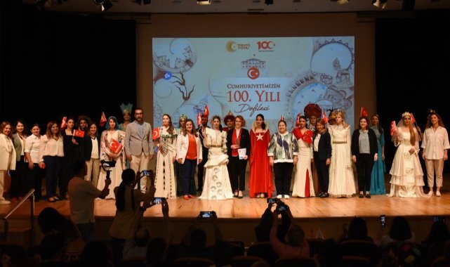 Cumhuriyetin 100. Yılına Özel Defile
