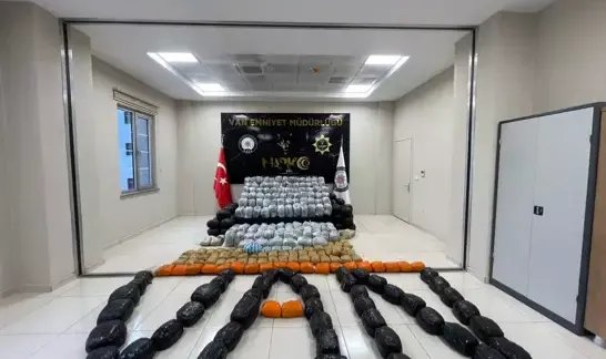 Çuvallarda 1 ton 150 kilo toz esrar ele geçirildi