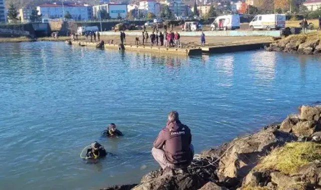 Denizde 2 liseli kayboldu