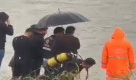 Dicle Nehri’ne atlayan 2 kız kardeşten 1'i kurtarıldı, diğeri aranıyor