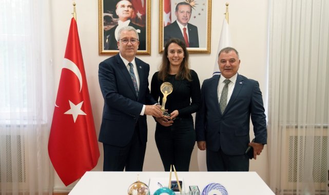 EGE Teknopark firması AnadOlive Gıda 'Halkbank Üreten Kadınlar Yarışması'nda birinci oldu