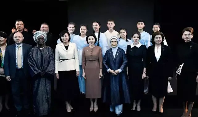 Emine Erdoğan, lider eşleriyle bir araya geldi