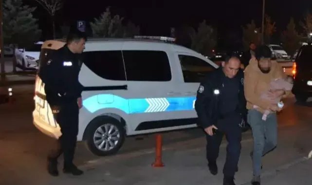 Eşini bıçaklayan koca kucağında bebeğiyle gözaltına alındı