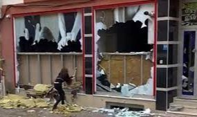 Eski patronuna kızdı, keserle iş yerinin camlarını kırdı