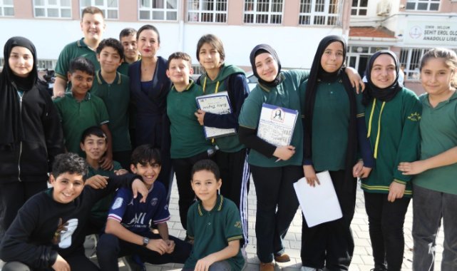 Filiz Başkan'dan 10 Kasım'da Efes Selçuk gençliğine Atatürk hediyesi