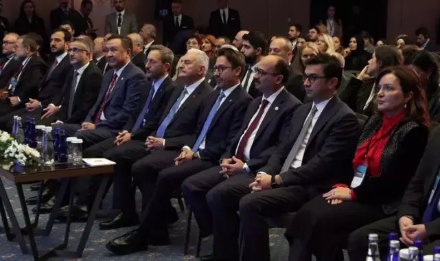 İletişim Başkanı Fahrettin Altun Türk Haber Ajansları Medya Zirvesi'nde konuştu