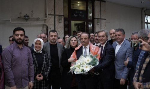 İş insanı Ahmet Selik, aday adaylığı başvurusunu yaptı
