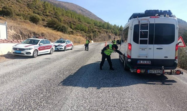 İzmir'de jandarmadan ticari araçlara denetim