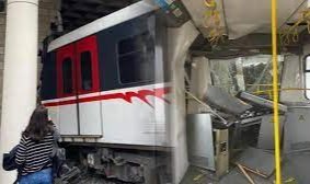 İzmir'de metro raydan çıktı