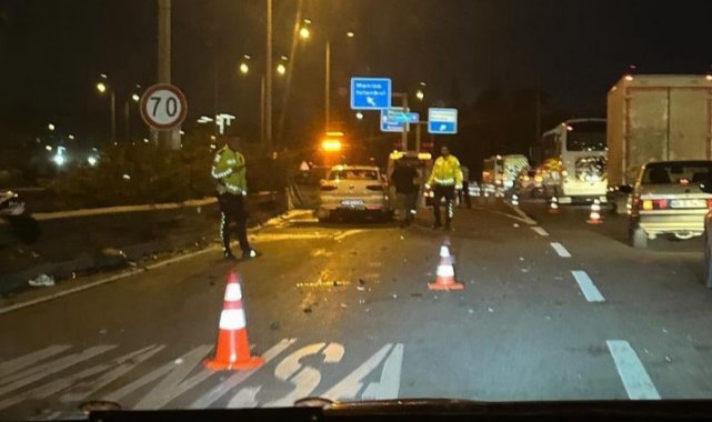 İzmir’de otomobille çarpışan motosikletteki 3 kişi öldü
