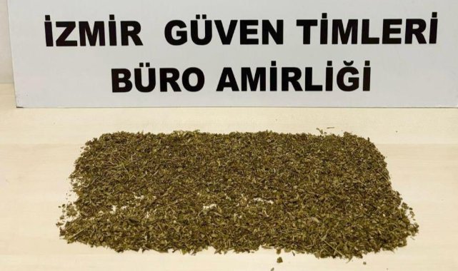 İzmir'de sokak arasında uyuşturucu ticaretine polis baskını