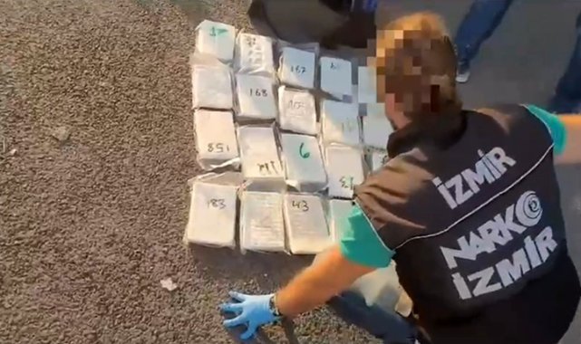 İzmir'de takibe alınan araçtan yüklü miktarda kokain çıktı