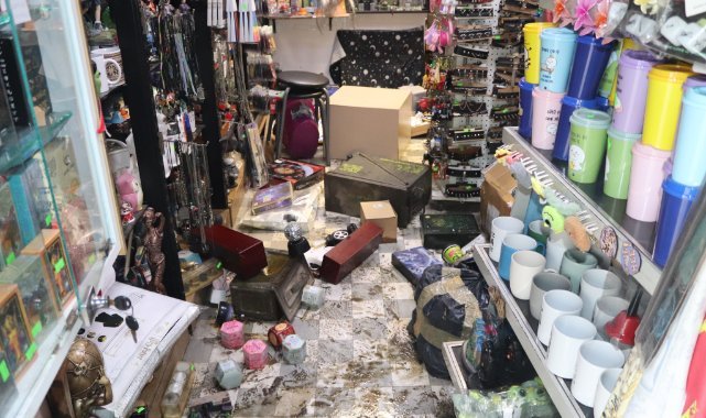 İzmir’de yağıştan etkilenen vatandaşlar normale dönmeye çalışıyor