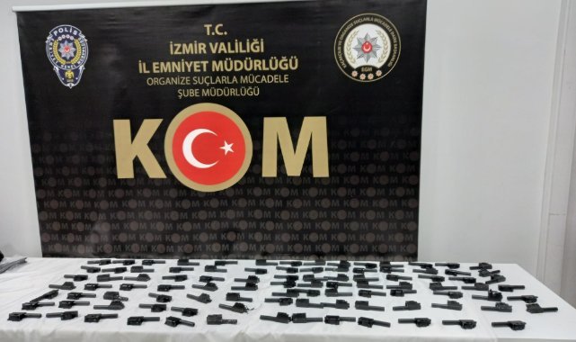 İzmir’de yasa dışı silah ticareti yapan çeteye darbe