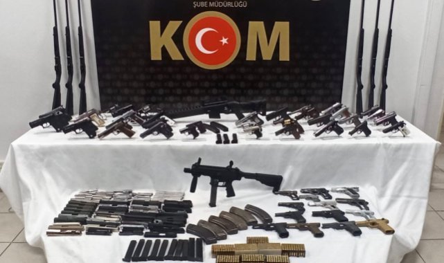 İzmir'deki yasa dışı silah ticareti operasyonunda 2 tutuklama