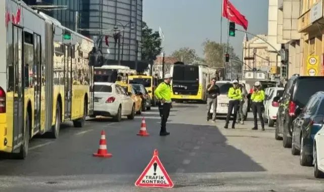 Kadıköy’de yayalara geçiş hakı vermeyen sürücülere ceza