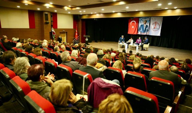 Karşıyaka’da Cumhuriyet ve kadın konuşuldu