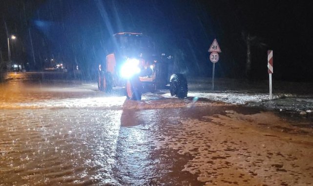 Kastamonu’da deniz kara ile birleşti, yol su altında kaldı
