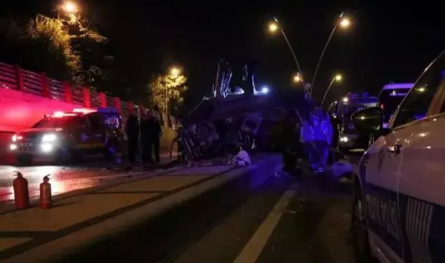 Kayseri'de 3 aracın karıştığı kazada; 6'sı ağır 9 yaralı