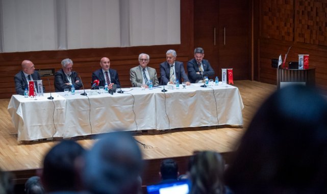 Kemeraltı çarşısı yılbaşına hazırlanıyor