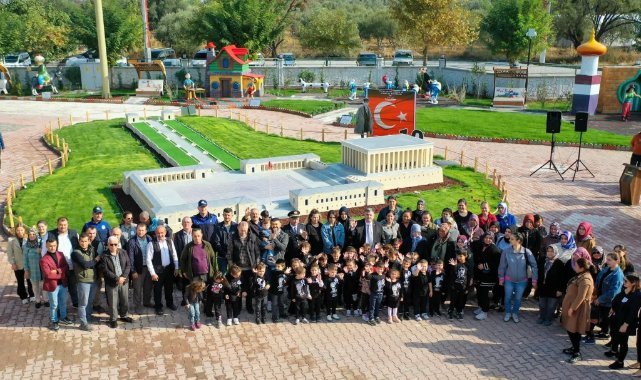 Kınık Belediyesi Çocuk Köyü’nde Anıtkabir Miniatürk