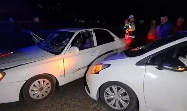 Kırıkkale'de iş makinesi ile iki otomobilin karıştığı kazada 4 kişi yaralandı