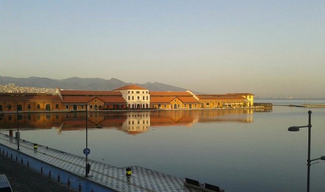 Konak Pier'de trafo patladı: Çok sayıda vatandaş zehirlendi