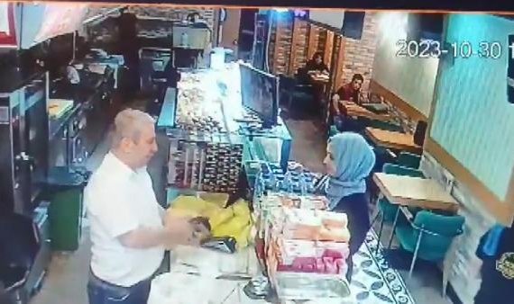 Pendik'te önce hesabı ödedi; sonra yan masadaki çantayı çaldı