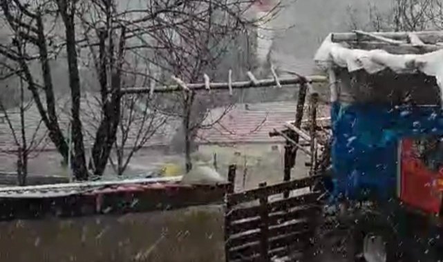 Şiddetli rüzgar cami minaresini uçurdu