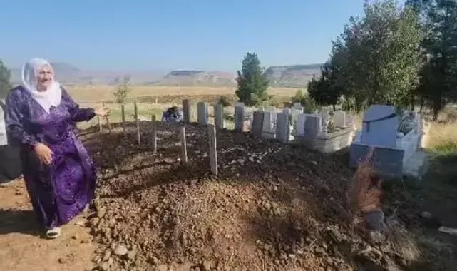 Siirt'te, kazada alev alan otomobilde ölen anne ve 5 çocuğu, yan yana toprağa verildi