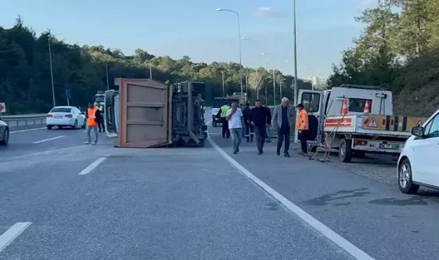 Şile Otoyolu'nda TIR otomobile çarptı
