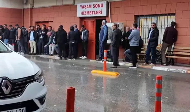 Şırnak'ta yakıt tankeri, şarampole devrildi