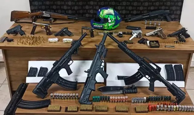 Sosyal medyadan husumetlilerine silahla gözdağı veren 7 şüpheli yakalandı