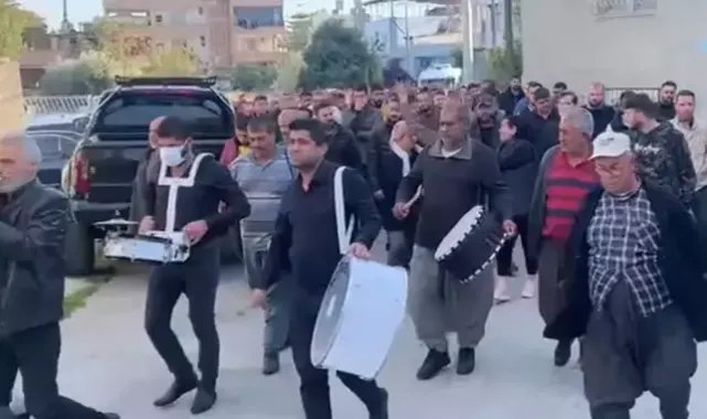 Spor kulübü başkanının cenazesinde gelenek gereği davul zurna çalındı
