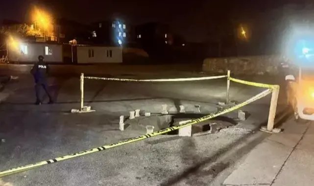 Sultanbeyli'de yol çöktü