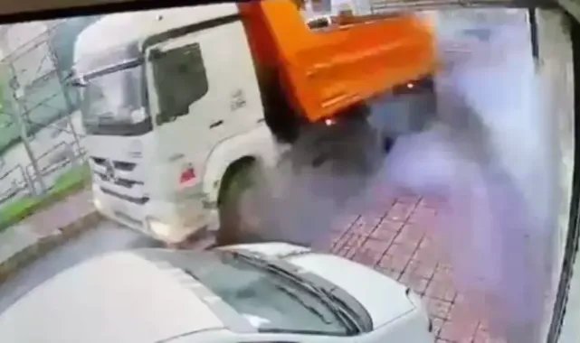 Sultangazi'de kamyonun lastiği bomba gibi patladı