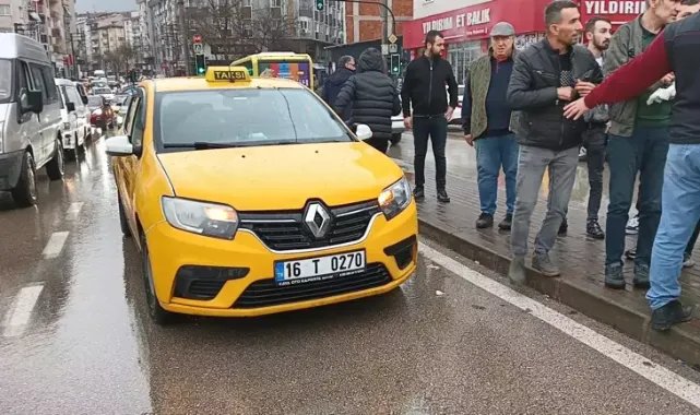 15 yaşındaki çocuk, bindikleri taksinin şoförünü boynundan bıçakladı