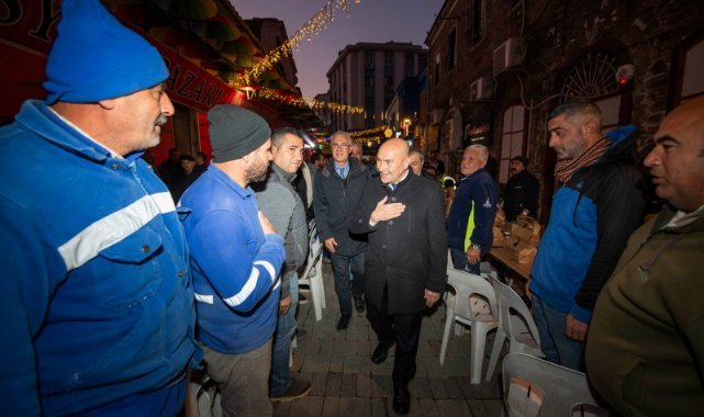 Başkan Soyer Kemeraltı'nda işçilerle kahvaltı yaptı