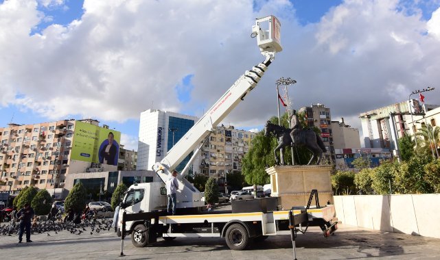 Bornova’ya 28 metrelik teleskopik platform aracı