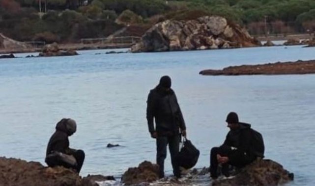 Botları batınca mahsur kalan göçmenler Deniz Polisine yakalandı