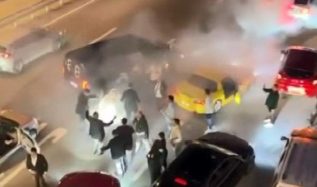 Bursa'da, 2 farklı düğün konvoyu yolu kapattı: Havaya ateş açıp, çiftetelli oynadılar