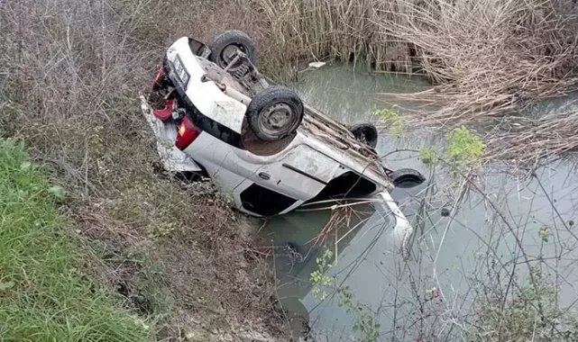 Bursa'da otomobil su kanalına düştü