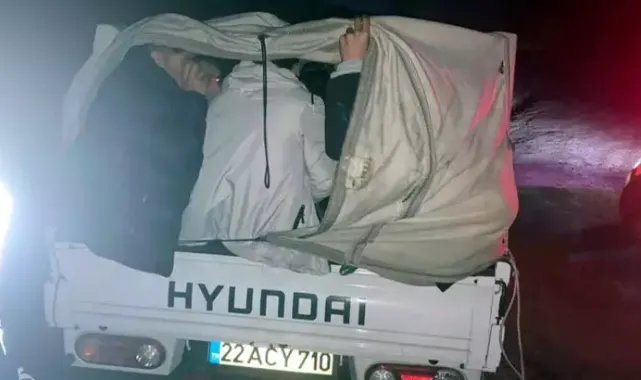 Çanakkale&#039;de kamyonette 31 kaçak göçmen yakalandı