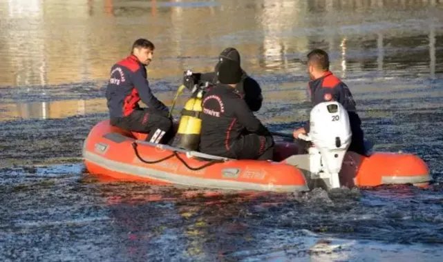 Ceyhan Nehri'ne düşen çocuğu arama çalışmaları yeniden başladı
