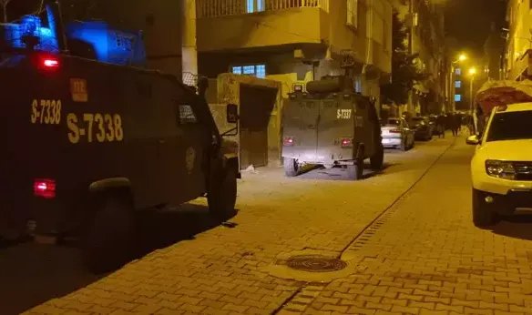 Diyarbakır'da akraba iki aile arasında taş- sopa ve bıçaklı kavga