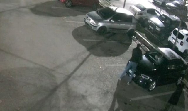 Eline taş aldı, 35 aracın camını böyle kırdı