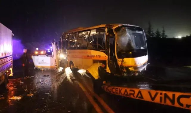 Eskişehir’de iki otobüs ve karavan çarpıştı